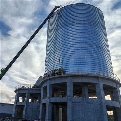 Silo d'acciaiu a spirali